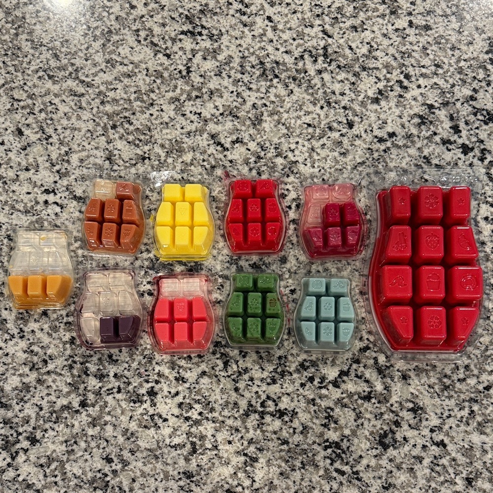 Scentsy Wax Melts lot - Picture 2 of 2